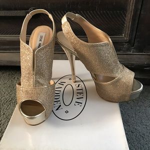 Steve Madden Golden Glitter Snobbie Heel